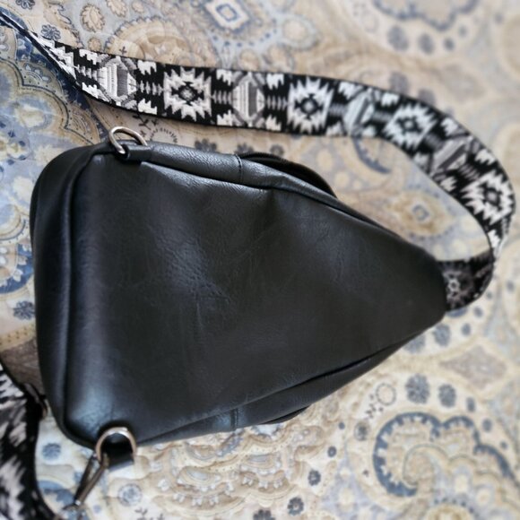Sam & Hadley Black Crosbody/Sling Bag - Picture 3 of 12